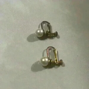 Vintage Single Faux Pearl Hinge Clip-on Earrings